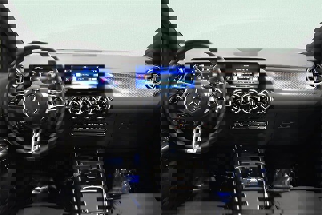 Used 2025 Mercedes-Benz GLA 250 4MATIC w/ Driver Assistance Package image 5