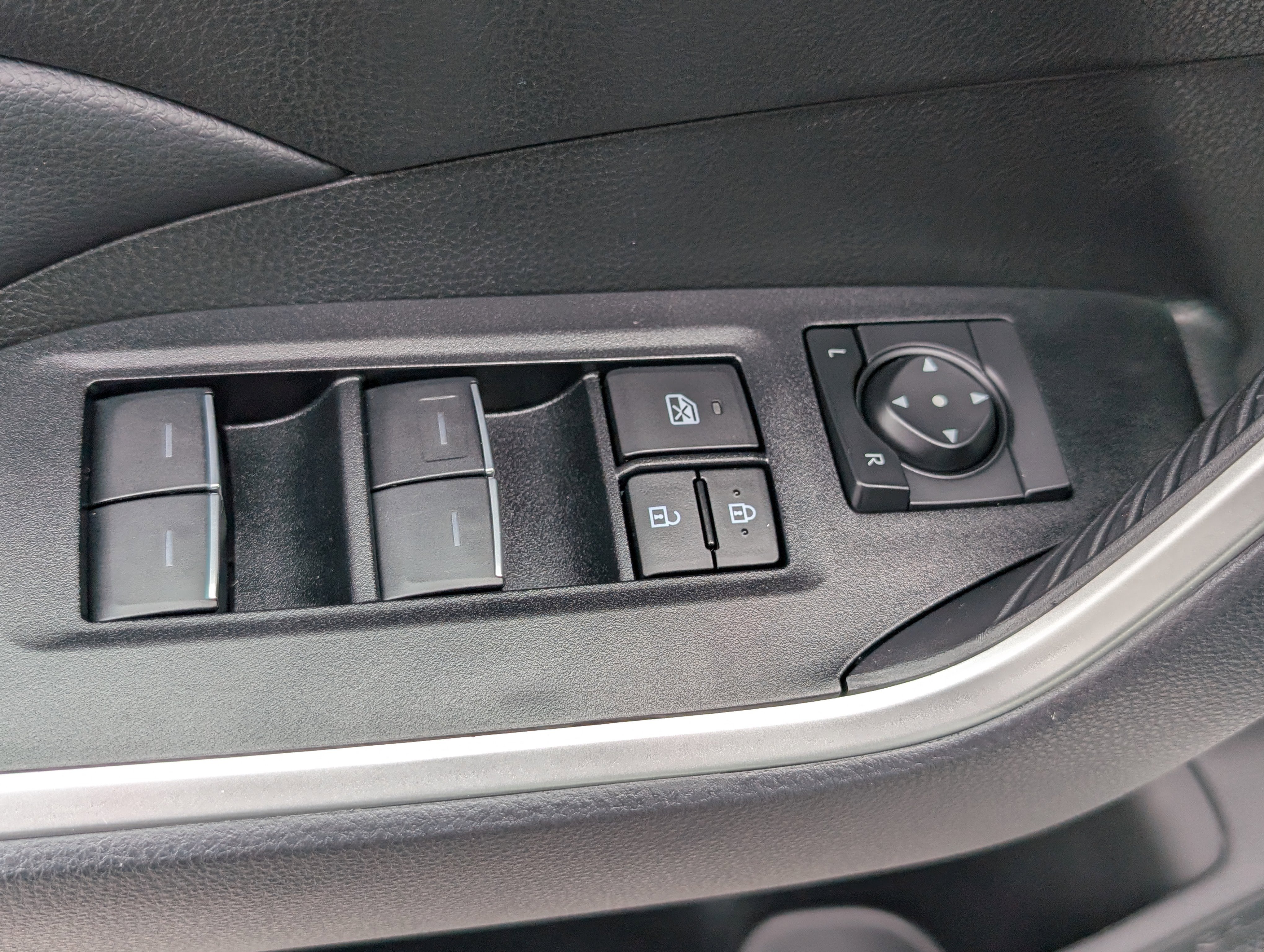 Used 2024 Toyota RAV4 SE w/ Convenience Package image 20