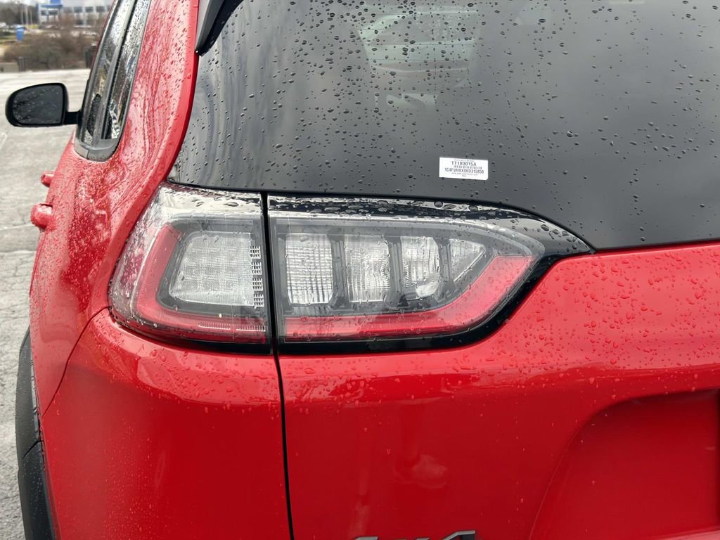 Used 2019 Jeep Cherokee Trailhawk w/ Cold Weather Group image 12