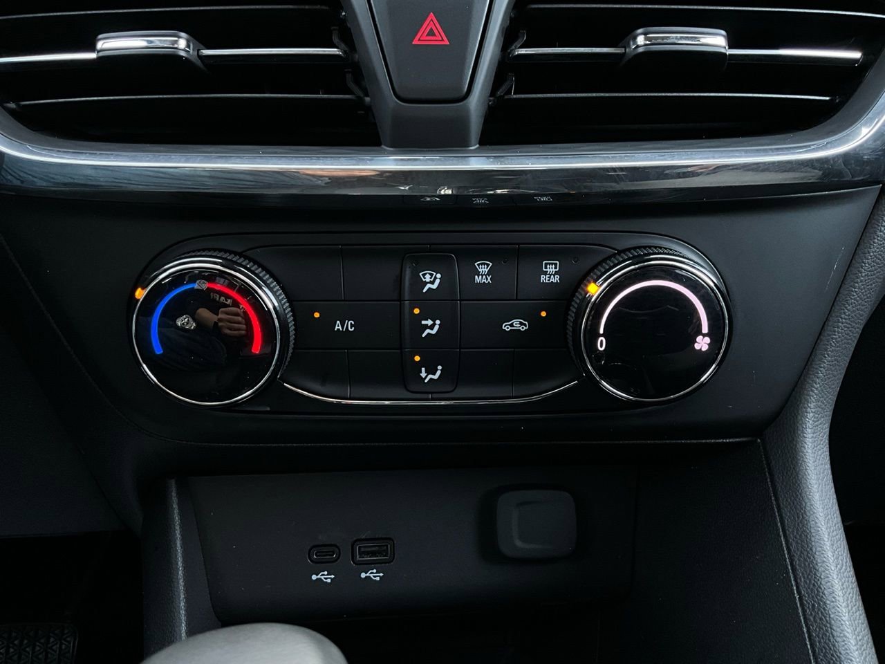 Used 2025 Buick Encore GX Preferred image 26