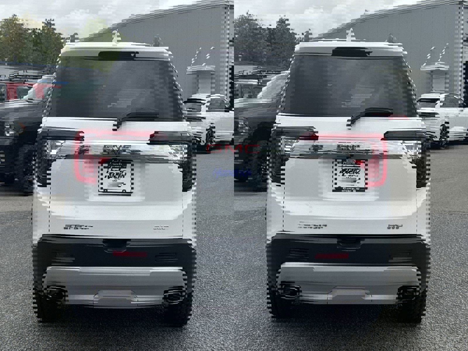 Certified 2023 GMC Acadia SLE w/ Driver Convenience Package image 9