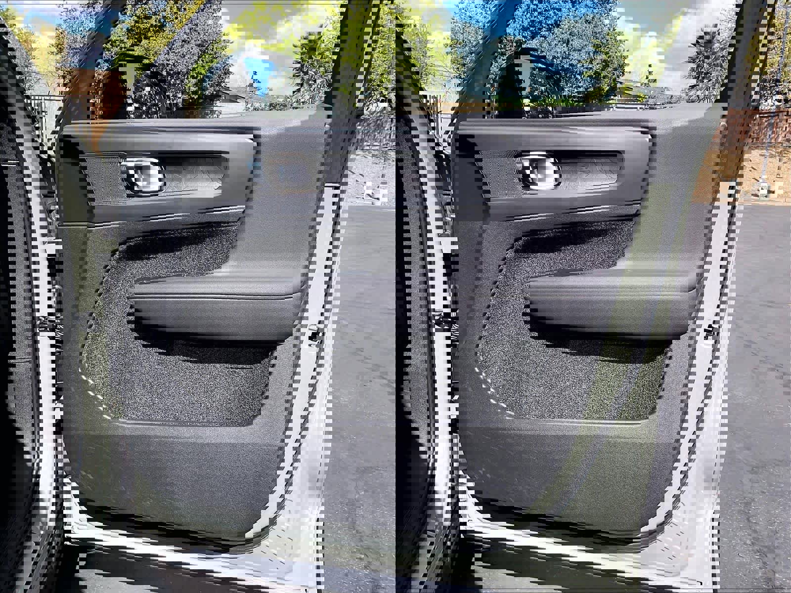 Used 2023 Volvo XC40 Recharge Plus w/ Protection Package Premier image 27