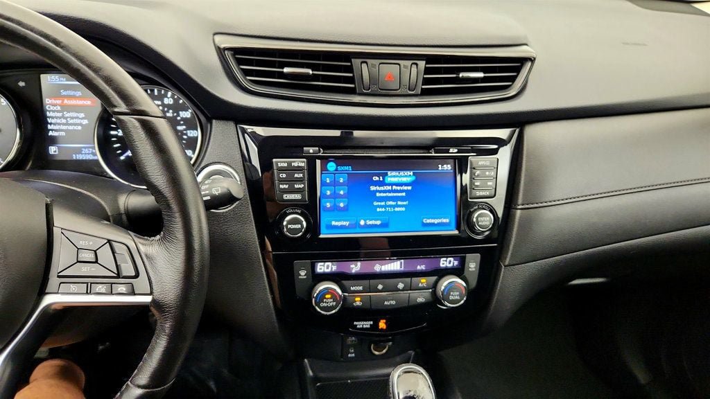 Used 2017 Nissan Rogue SV w/ SV Premium Package AWD/4WD image 16
