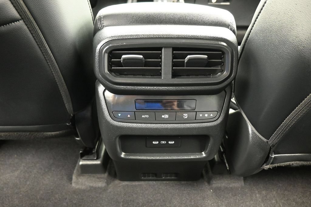 Used 2025 Honda Pilot Touring image 45
