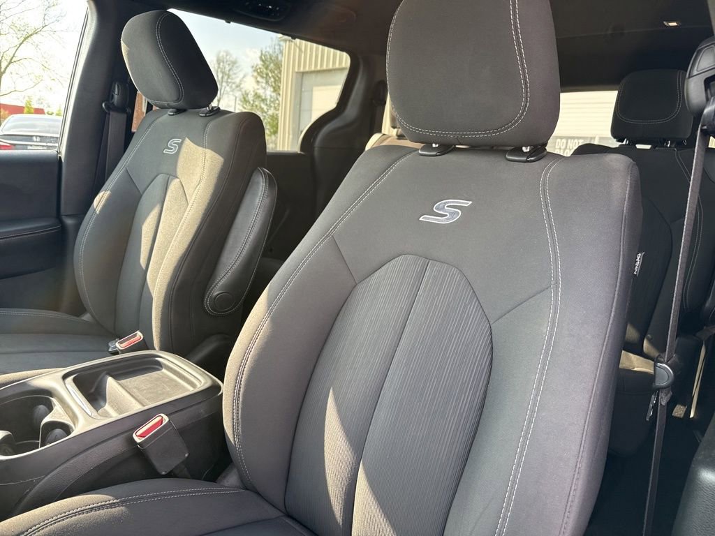 Used 2018 Chrysler Pacifica Touring Plus w/ S Appearance Package FWD image 24