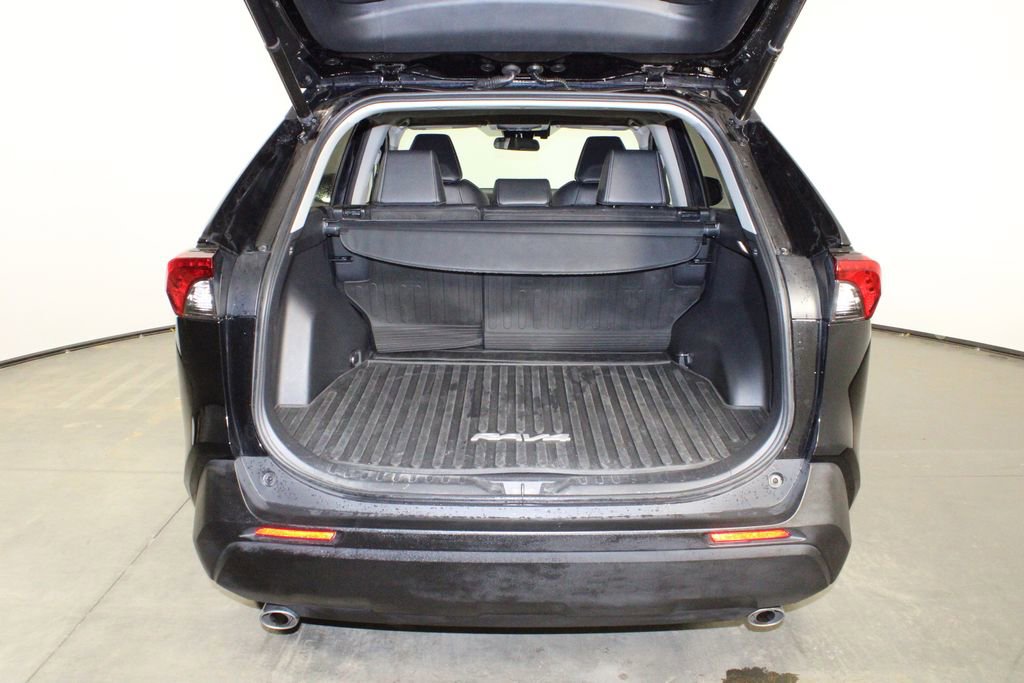 Used 2023 Toyota RAV4 XLE Premium image 14