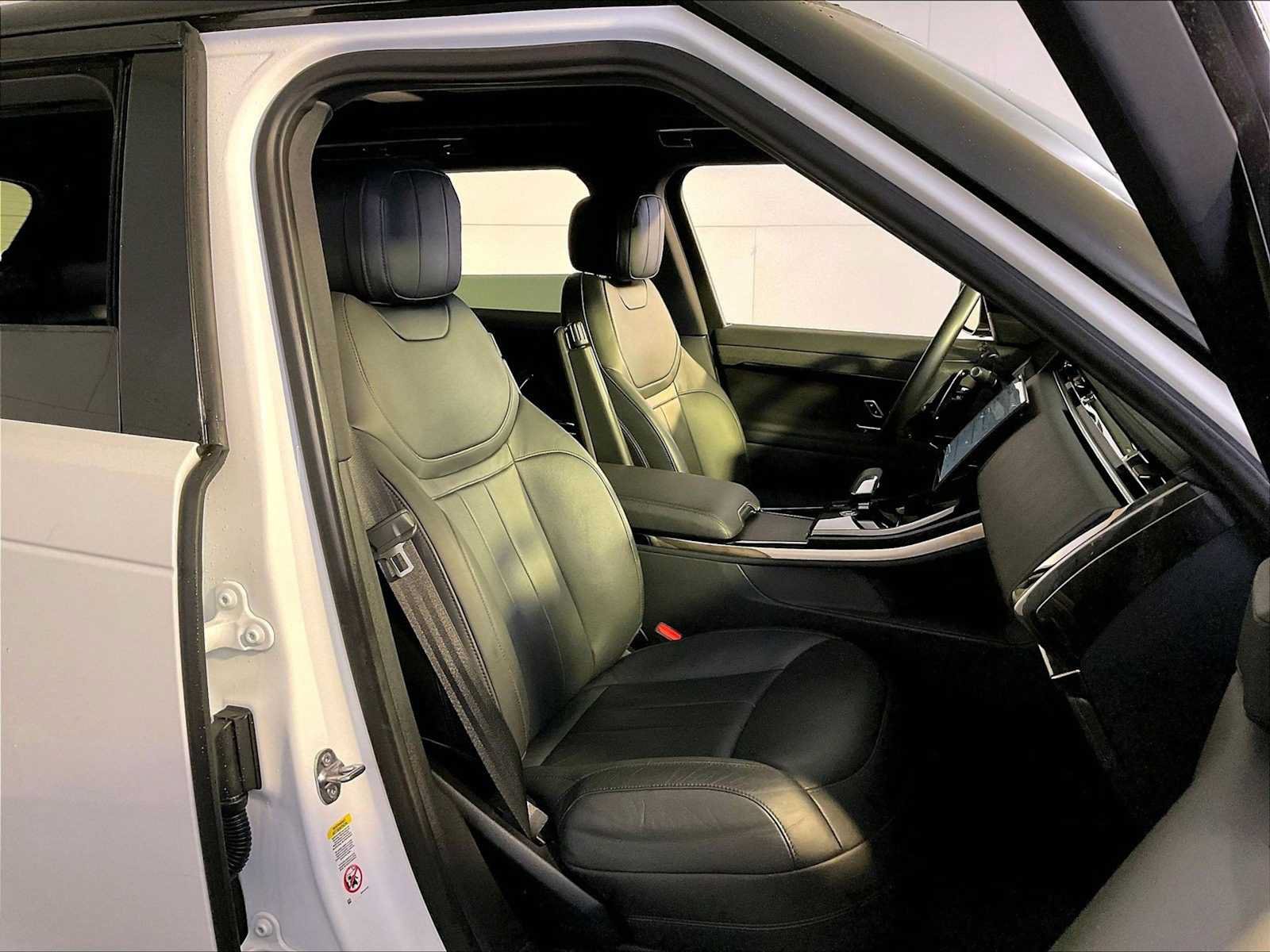 Used 2024 Land Rover Range Rover Sport SE AWD/4WD image 18
