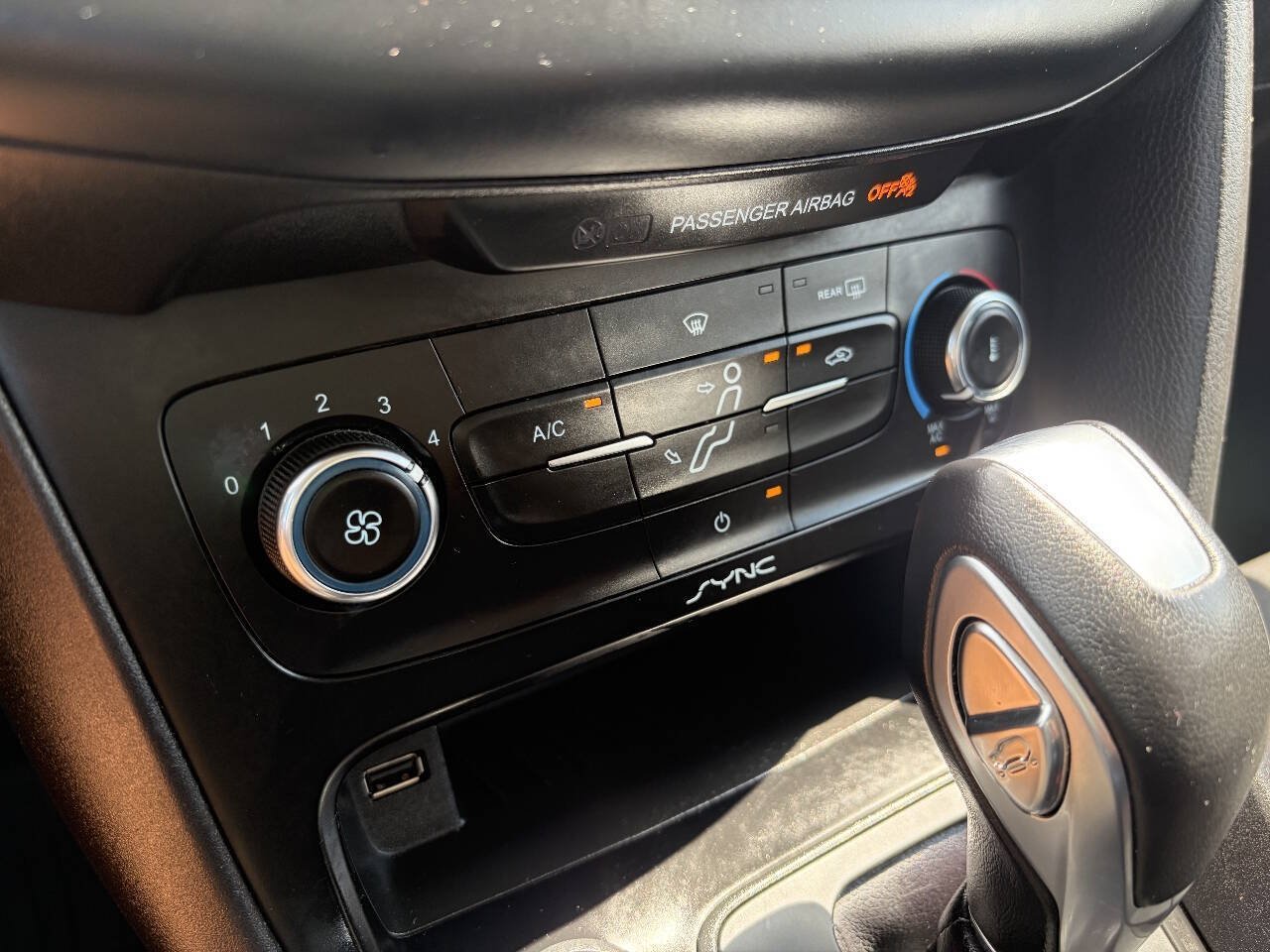Used 2015 Ford Focus SE w/ Interior Protection Package FWD image 16