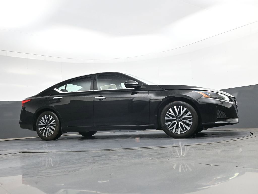 Used 2023 Nissan Altima 2.5 SV FWD image 39
