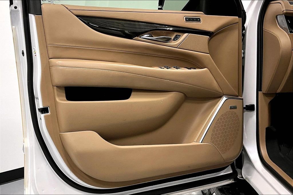 Used 2020 Cadillac Escalade Platinum image 18