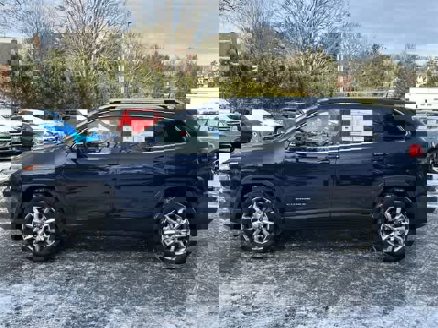 Used 2016 Jeep Cherokee Limited image 2