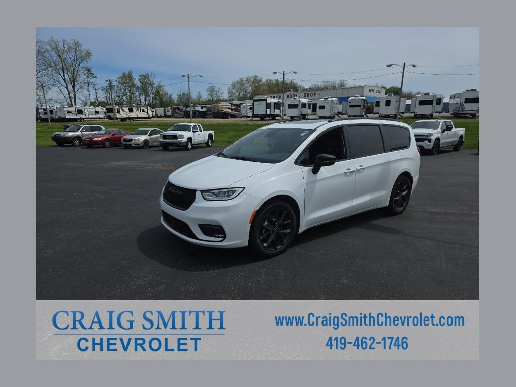 Used 2025 Chrysler Pacifica Limited