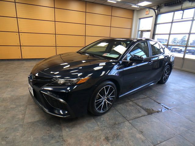 Used 2021 Toyota Camry SE AWD/4WD image 3