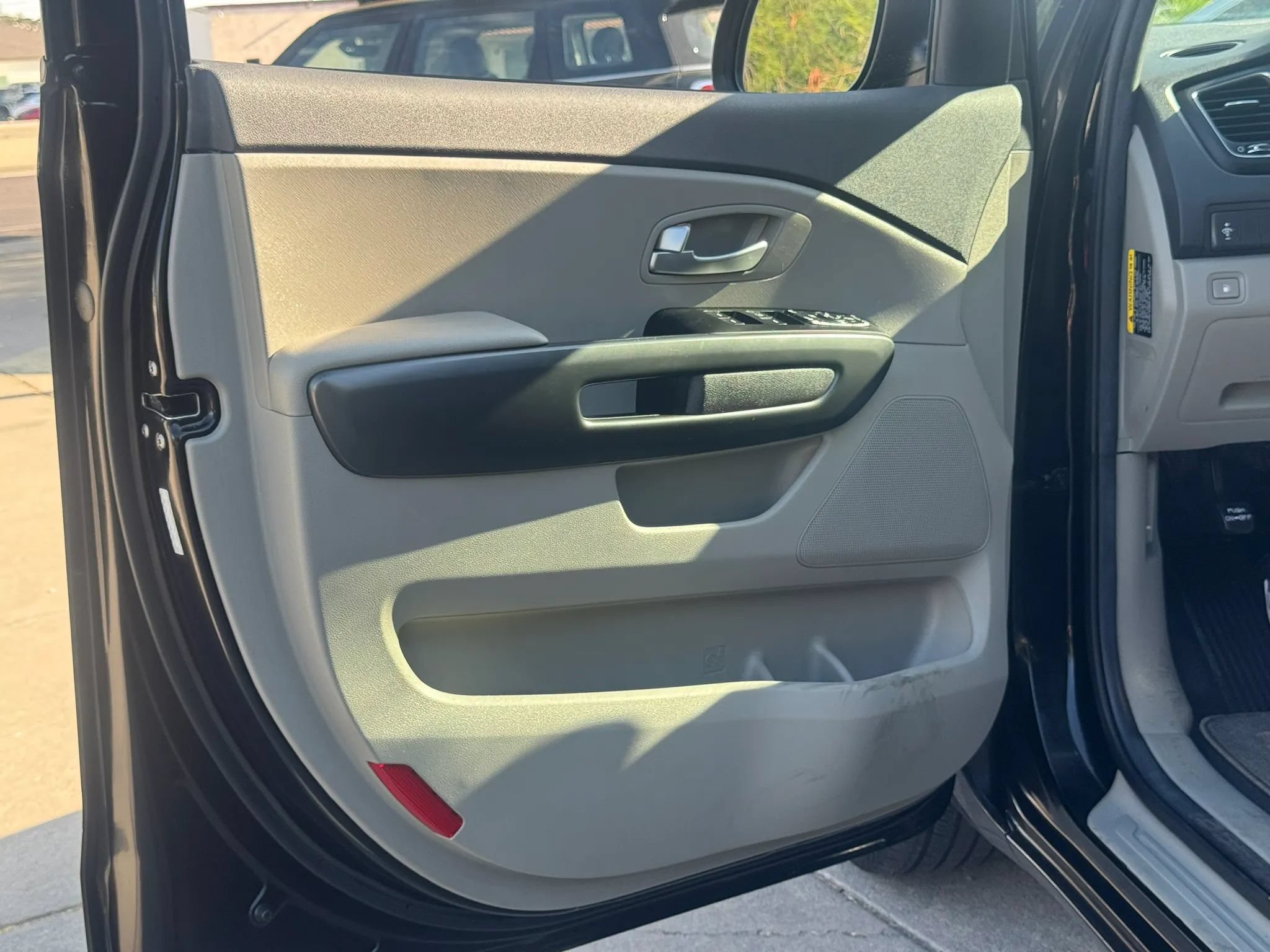 Used 2017 Kia Sedona LX w/ LX Essentials Premium Package FWD image 10