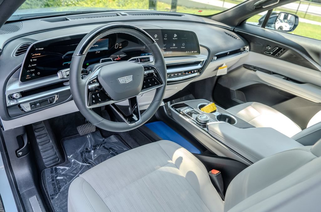 Used 2024 Cadillac Lyriq Sport AWD/4WD image 4