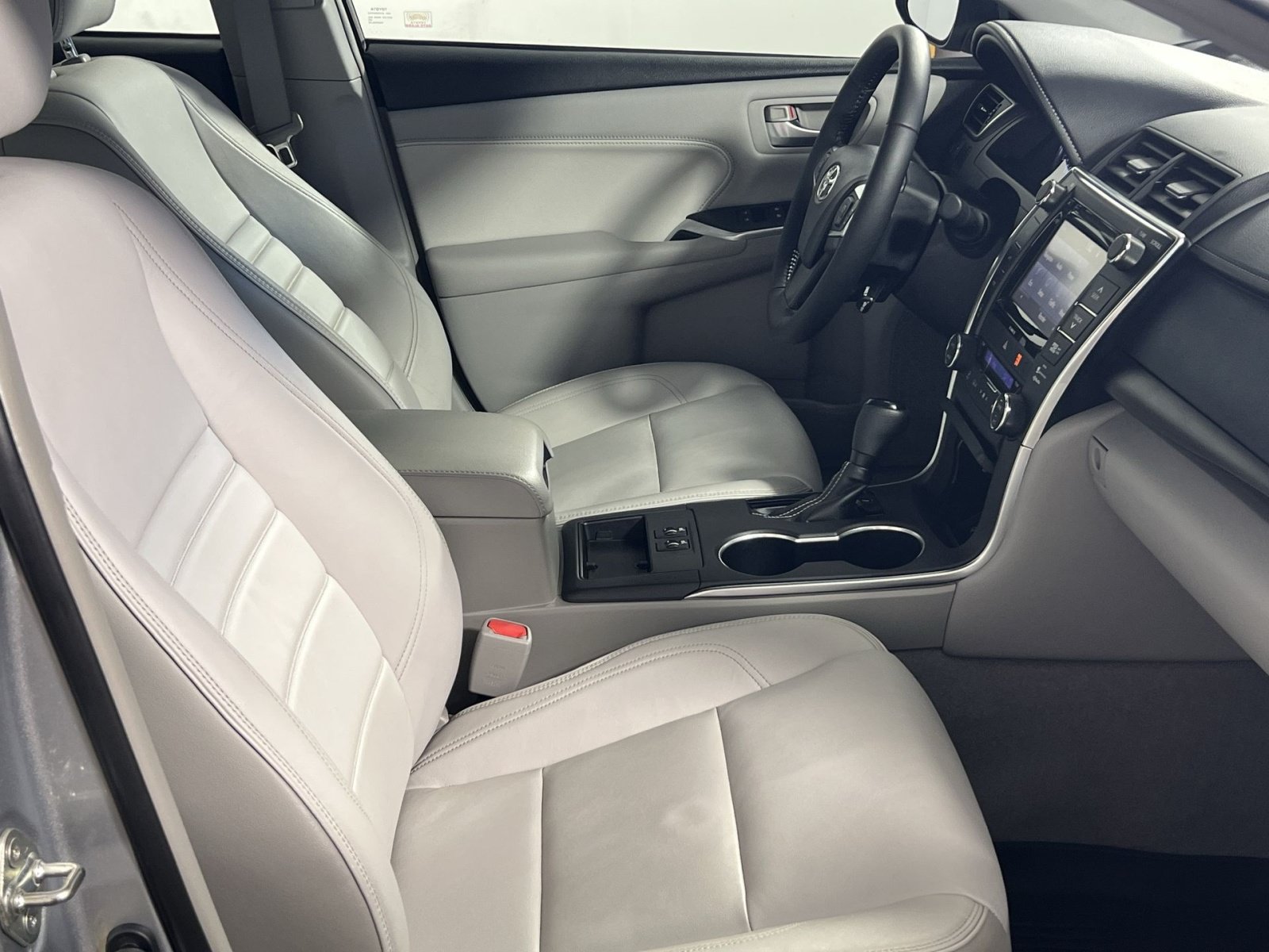 Used 2016 Toyota Camry XLE FWD image 26