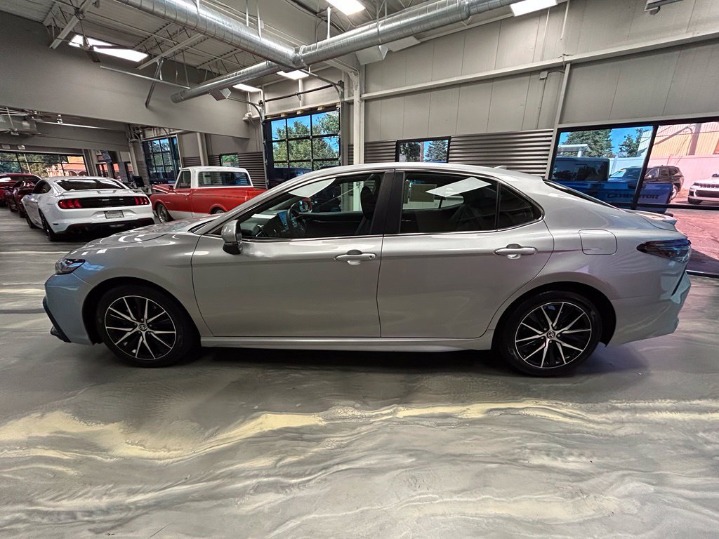 Used 2024 Toyota Camry SE FWD image 31