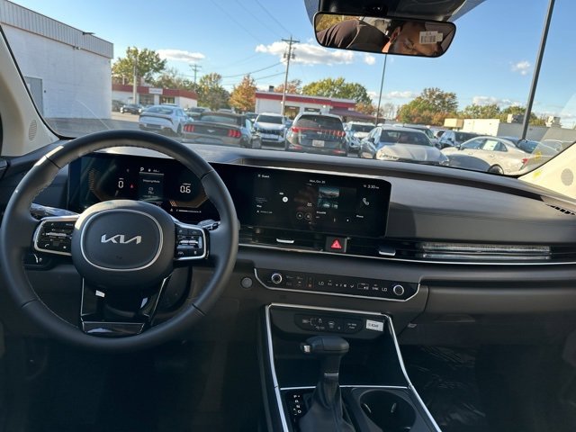 New 2026 Kia Carnival EX image 3