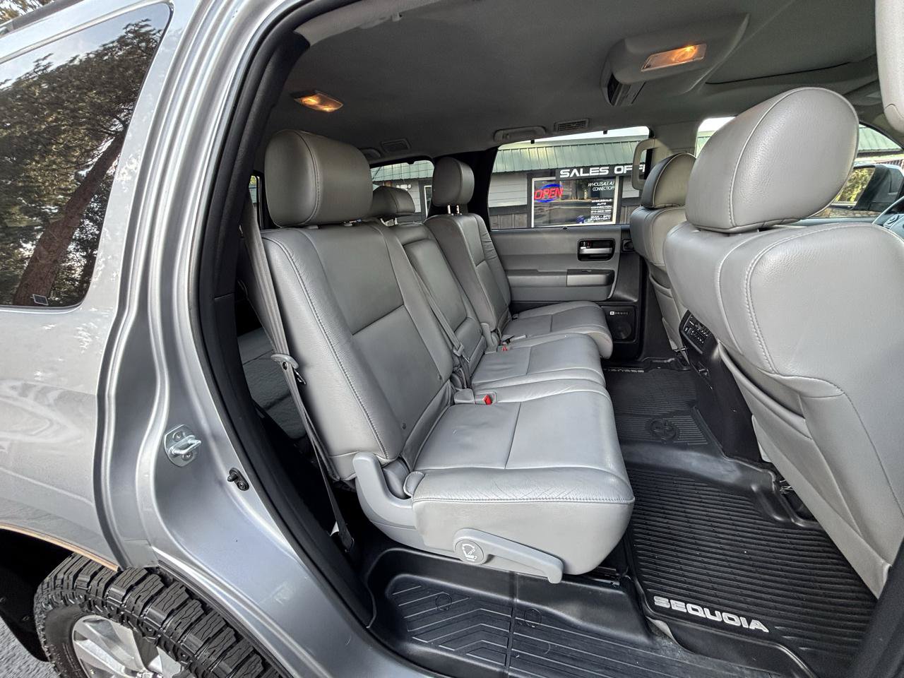 Used 2017 Toyota Sequoia Limited w/ Safety & Convenience Package AWD/4WD image 10