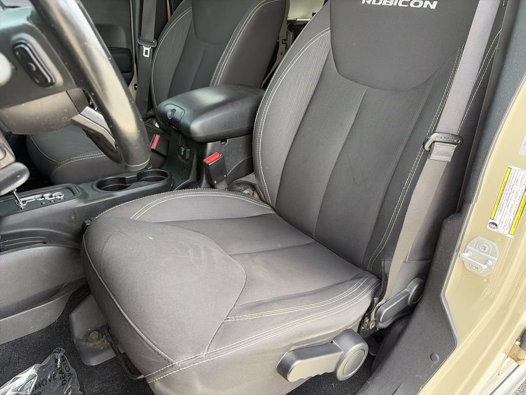 Used 2018 Jeep Wrangler Unlimited Rubicon w/ Connectivity Group AWD/4WD image 14