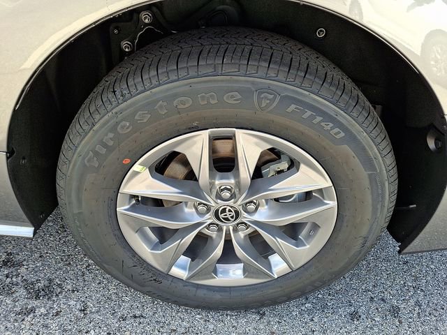 New 2026 Toyota Sienna XLE AWD/4WD image 5