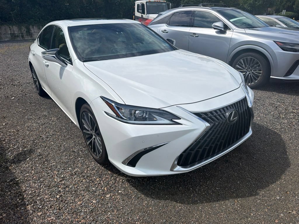 Used 2024 Lexus ES 300h w/ Premium Package FWD image 3