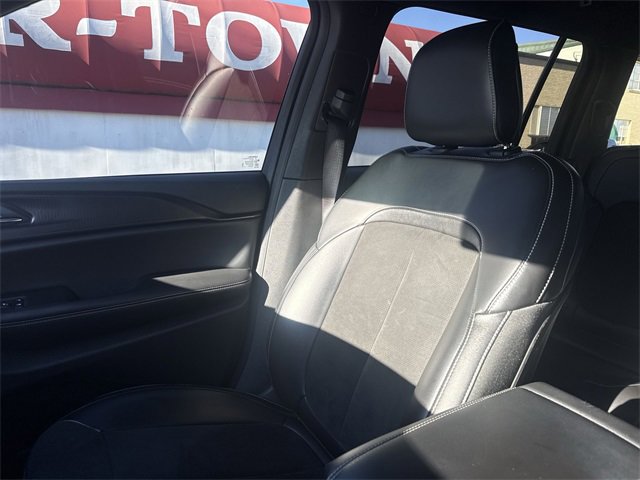 Used 2023 Jeep Grand Cherokee L Laredo image 24