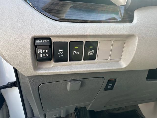 Used 2017 Toyota Sienna XLE w/ XLE Navigation Package AWD/4WD image 8