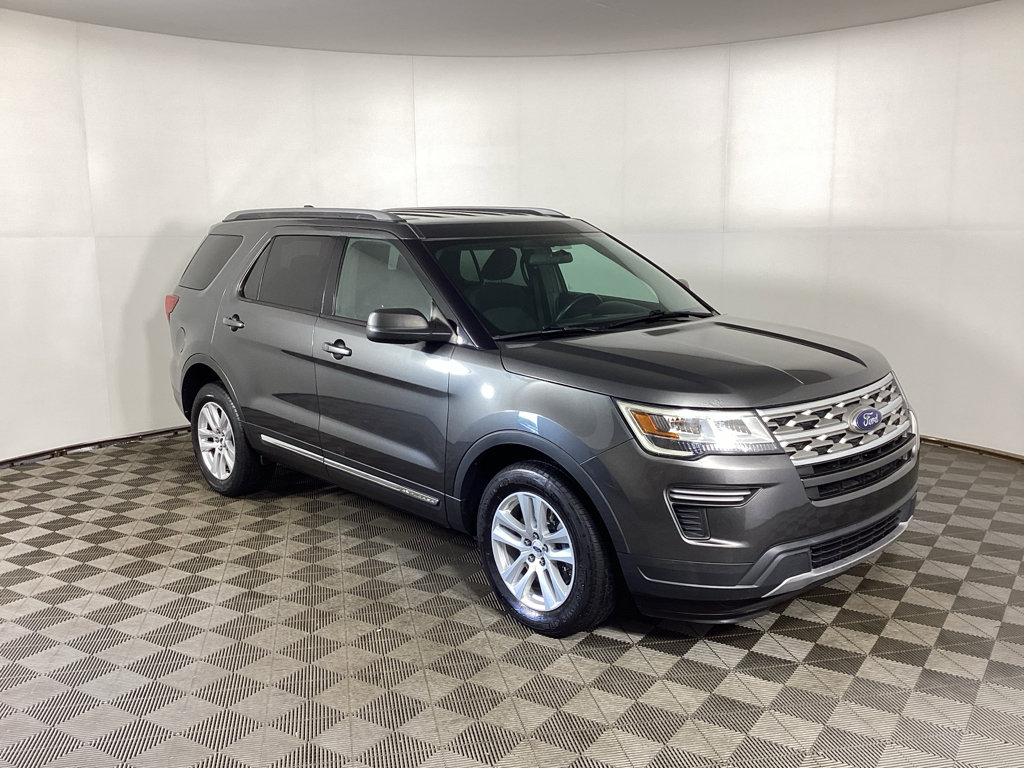 Used 2018 Ford Explorer XLT AWD/4WD image 1