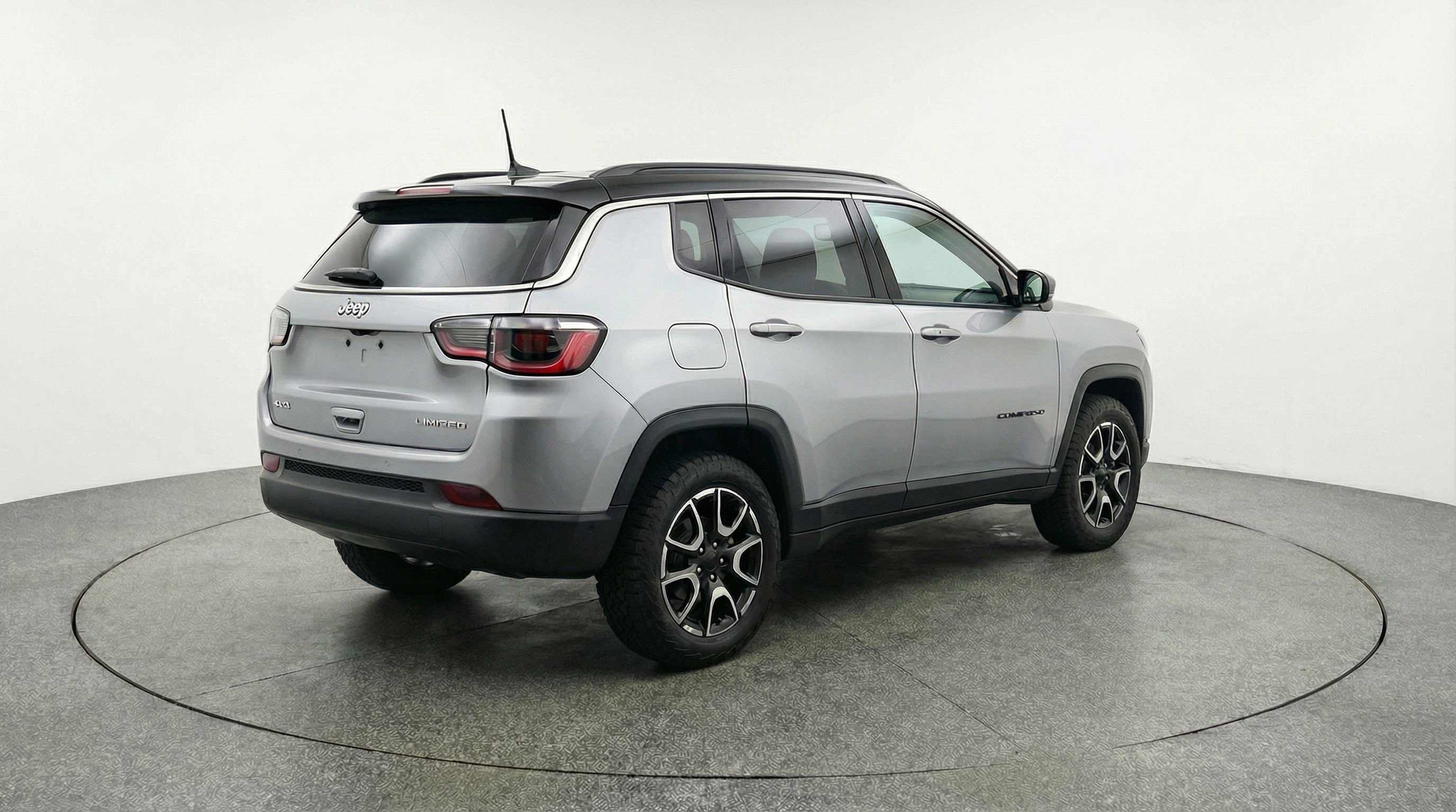 Used 2025 Jeep Compass Trailhawk AWD/4WD image 9