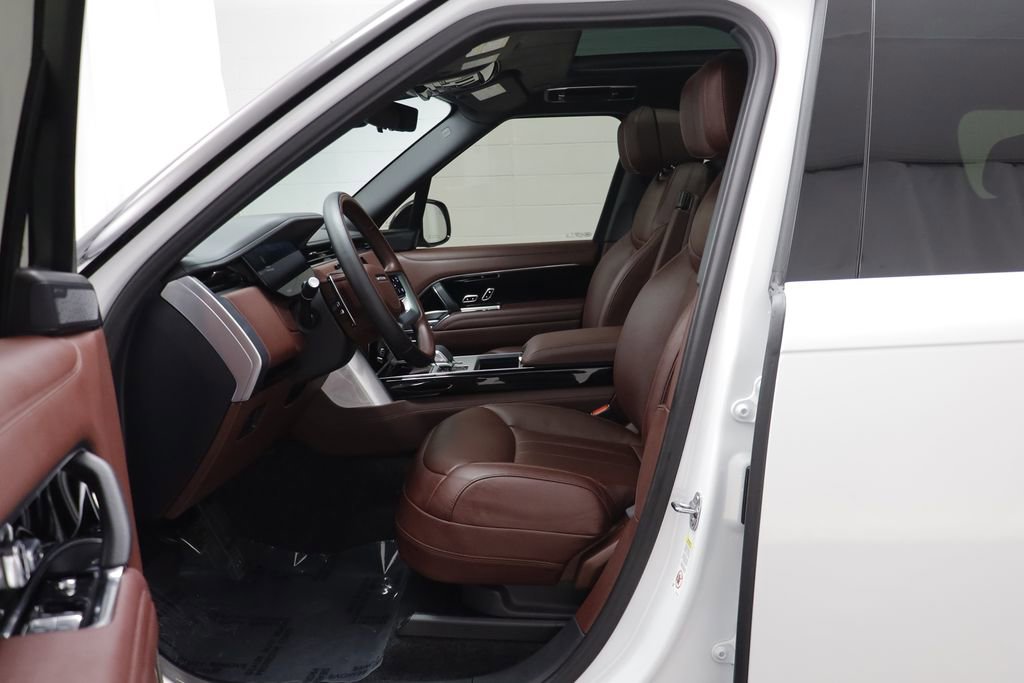 Used 2025 Land Rover Range Rover Autobiography image 5