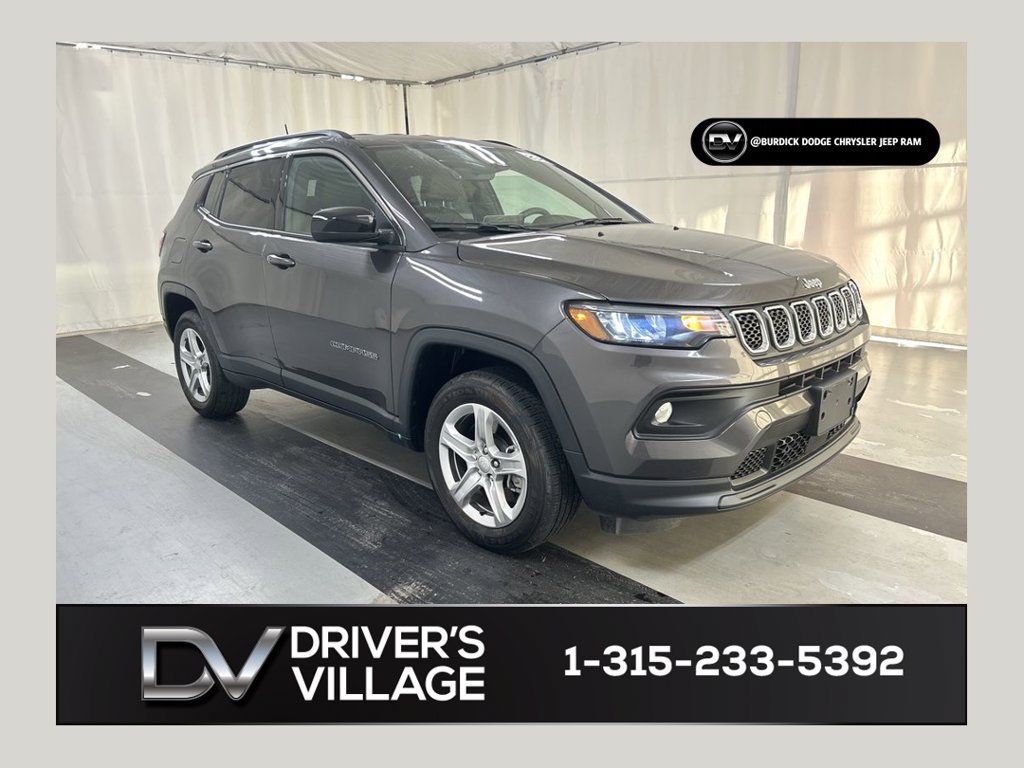 Used 2023 Jeep Compass Latitude w/ Convenience Group AWD/4WD image 1