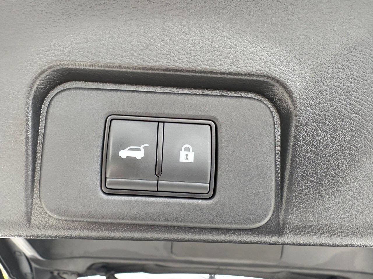 Used 2023 Nissan Rogue SL w/ SL Premium Package image 22