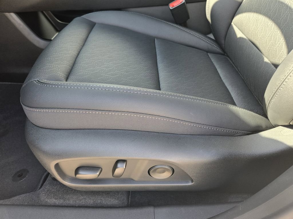 New 2026 Chevrolet Equinox LT w/ Convenience Package II FWD image 24