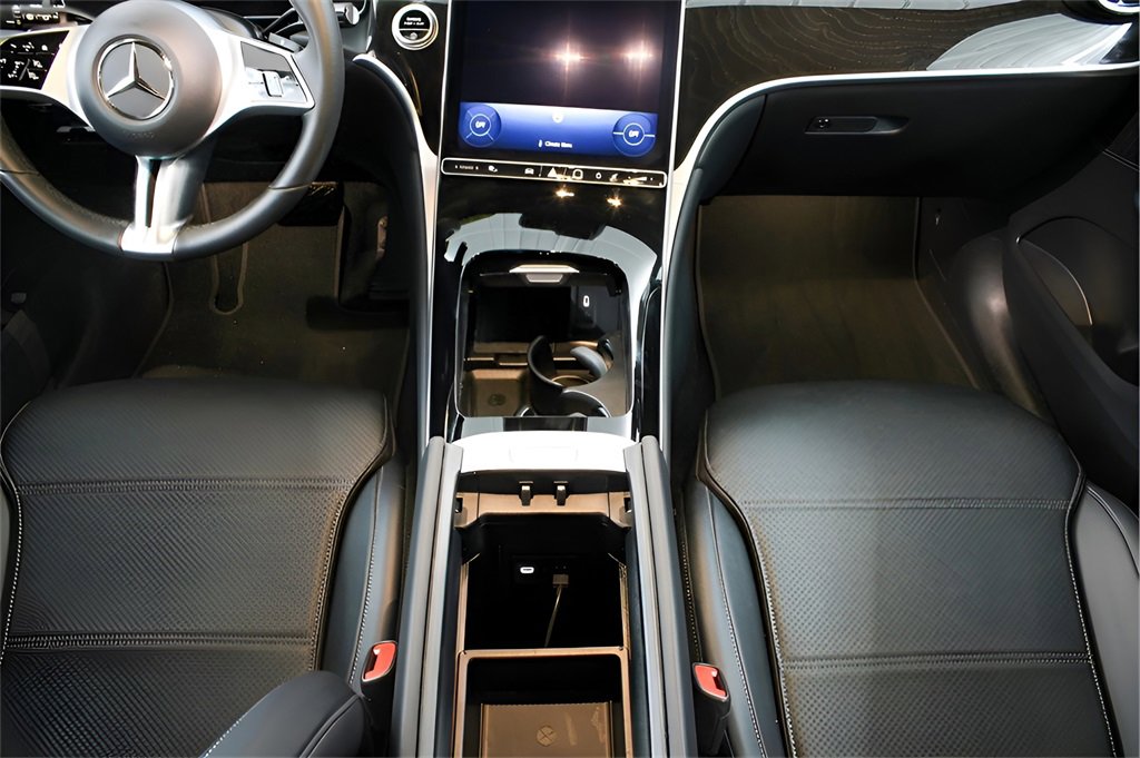 Used 2024 Mercedes-Benz GLC 300 4MATIC image 18