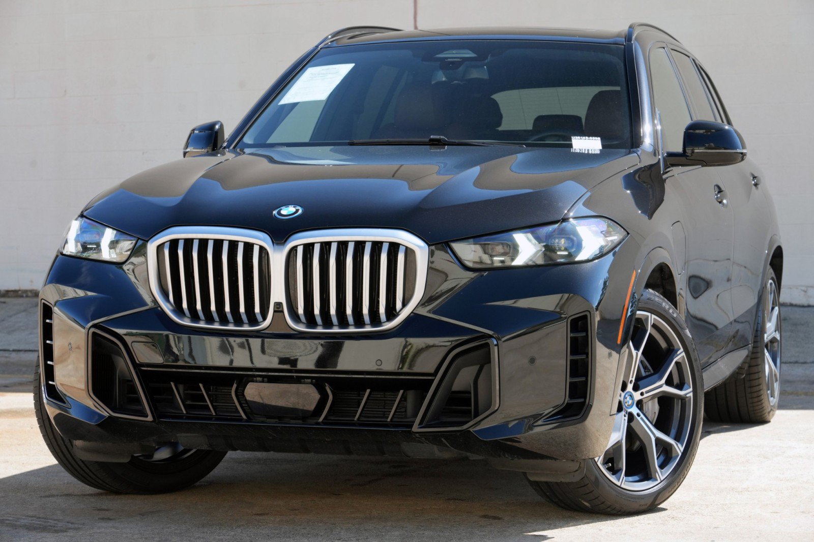 Used 2024 BMW X5 xDrive50e w/ M Sport Package AWD/4WD image 3