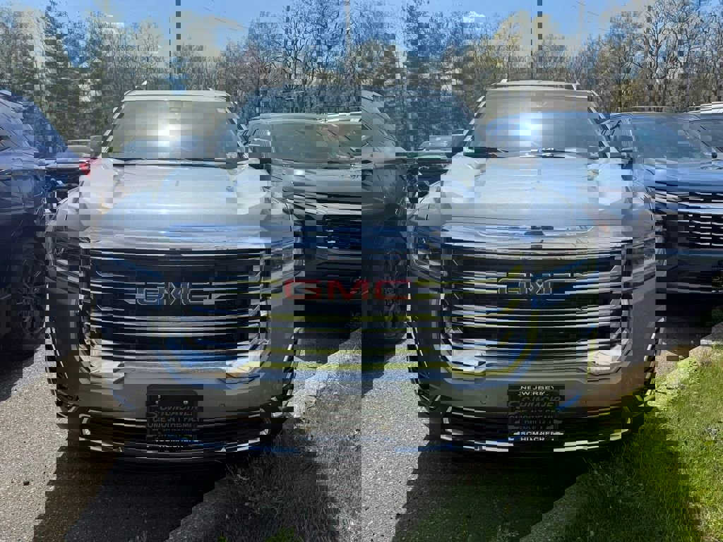 Used 2023 GMC Acadia SLT w/ Preferred Package AWD/4WD image 2