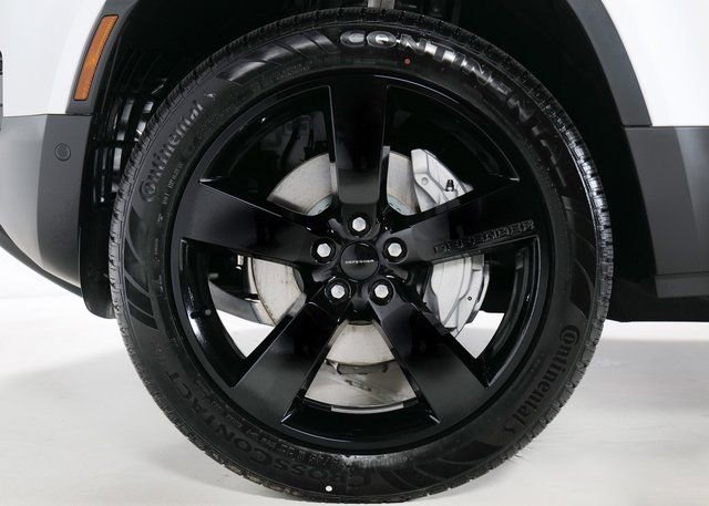 New 2026 Land Rover Defender 110 S image 9