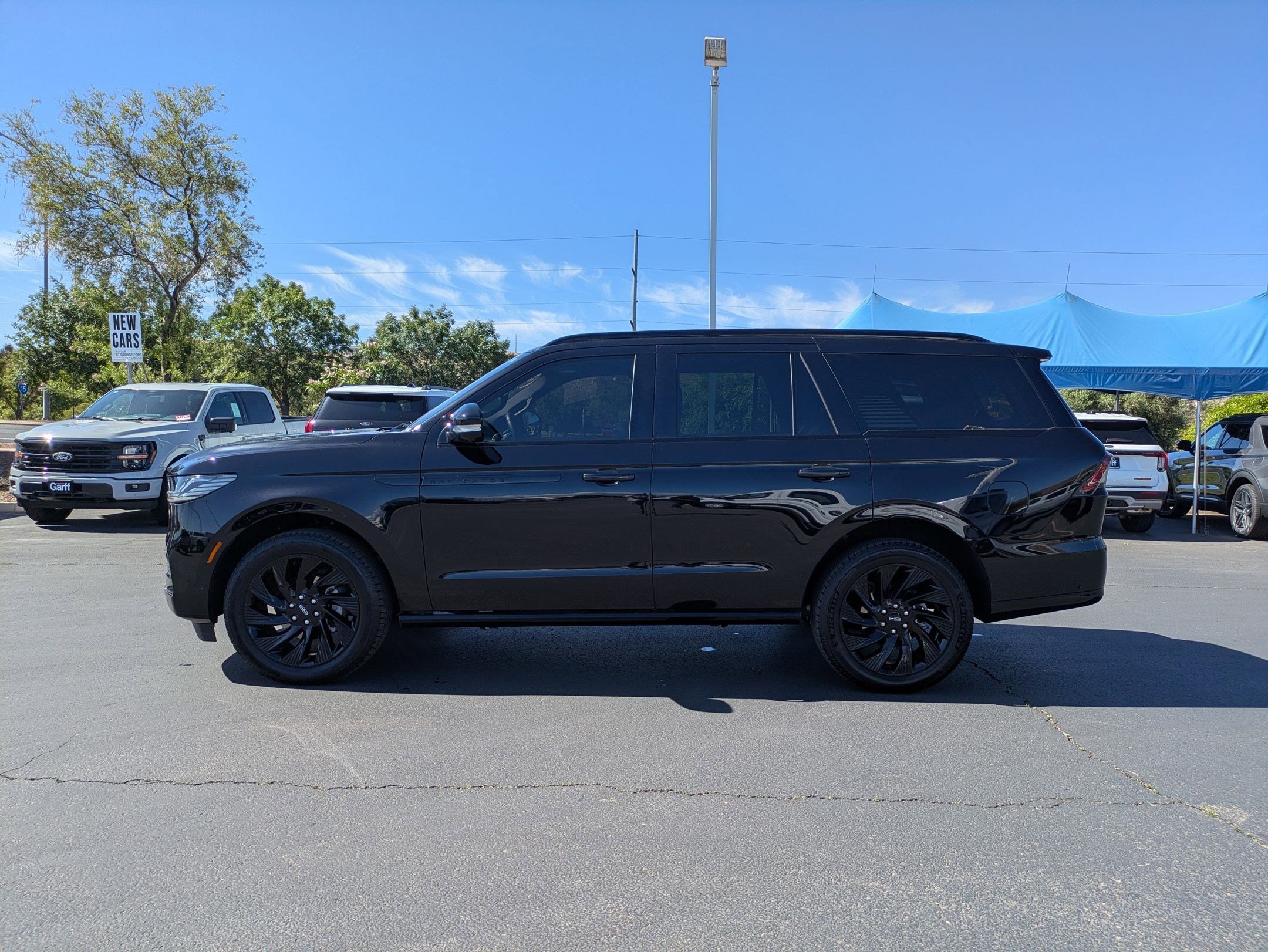 Used 2025 Lincoln Navigator Reserve w/ Jet Appearance Package AWD/4WD image 6