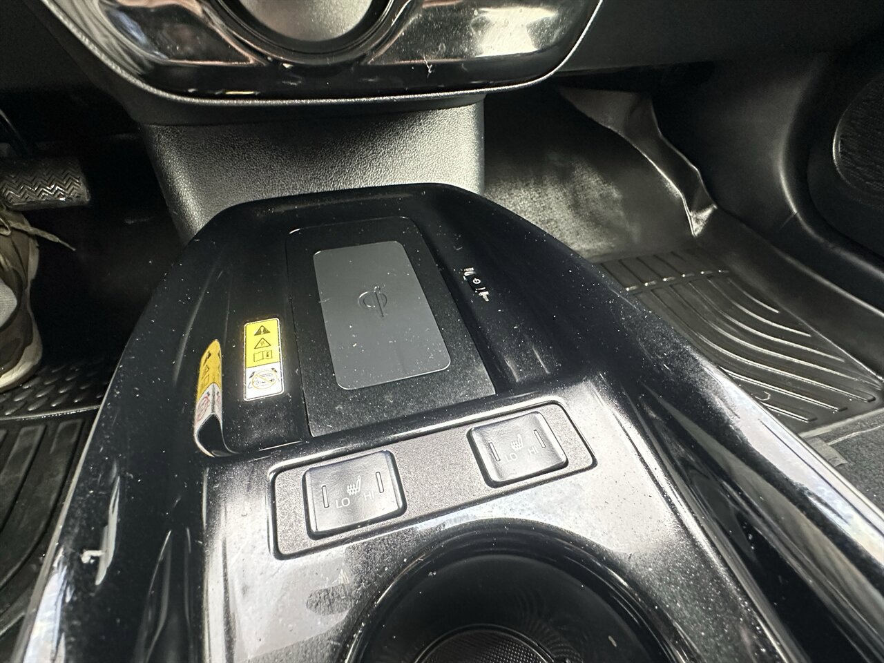 Used 2022 Toyota Prius AWD image 29