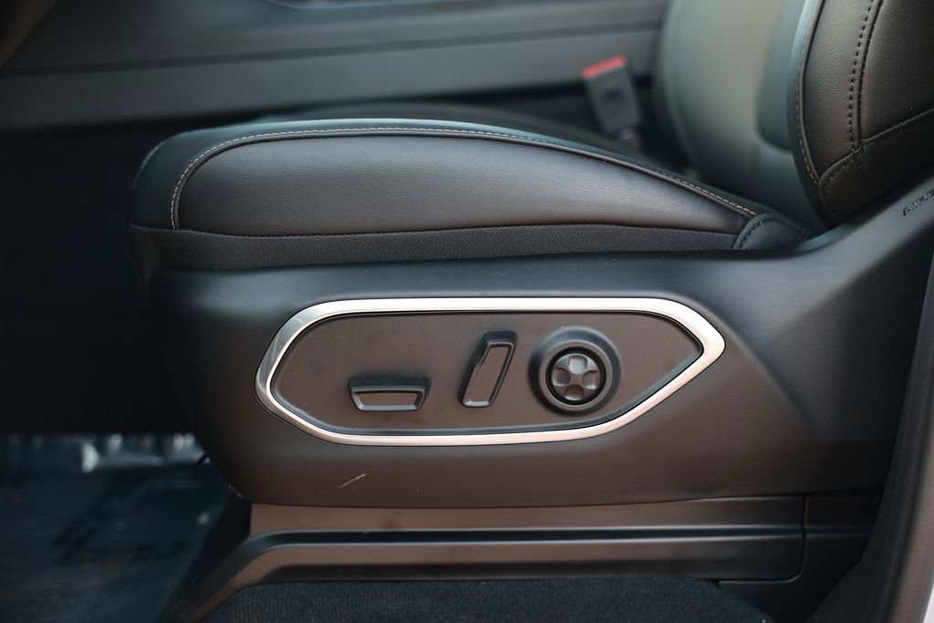 New 2026 Jeep Grand Wagoneer L 2WD image 17