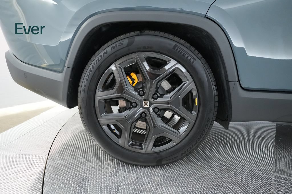 Used 2025 Rivian R1T Premium Tri AWD/4WD image 9