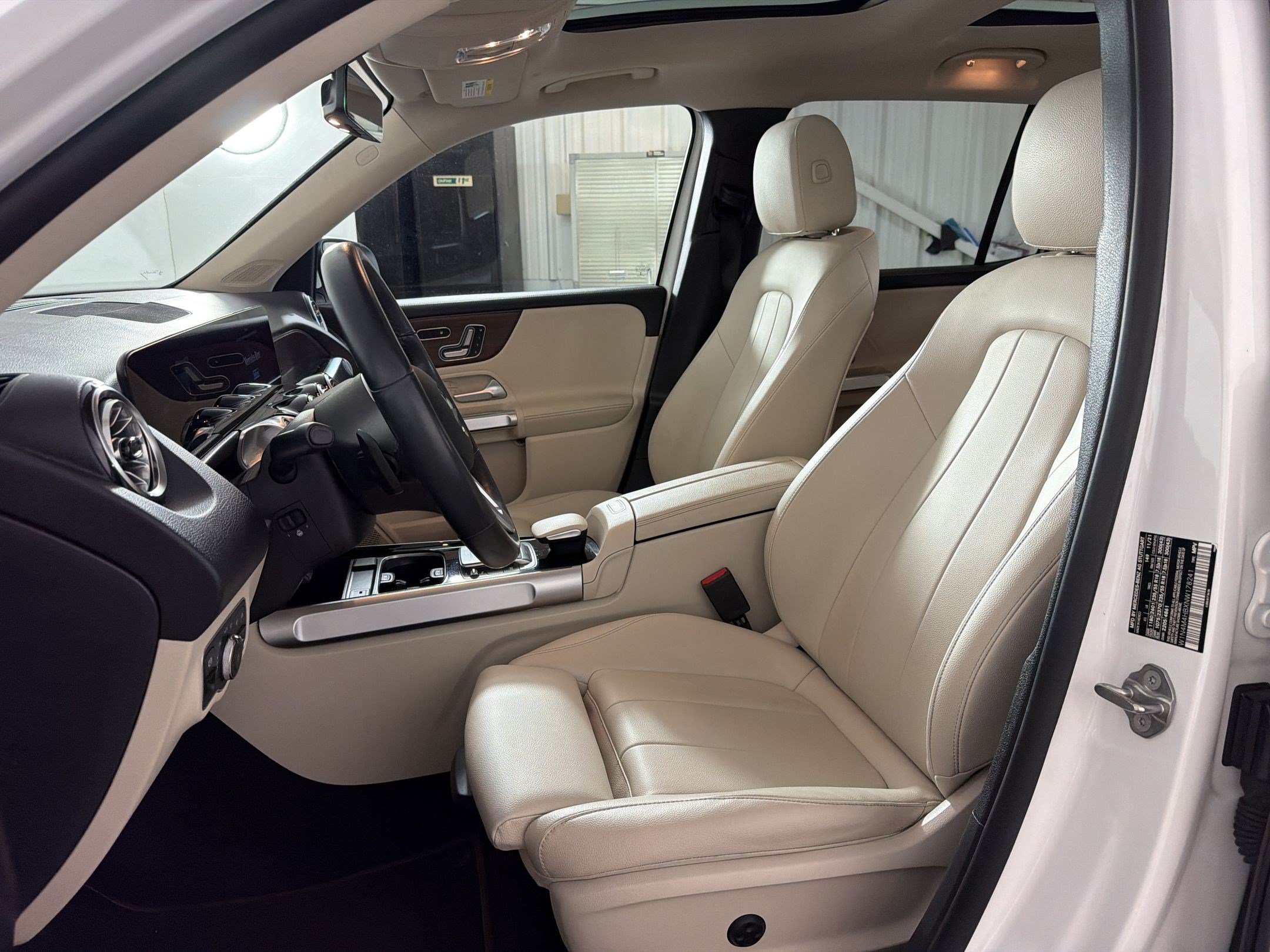 Used 2022 Mercedes-Benz GLB 250 4MATIC image 5