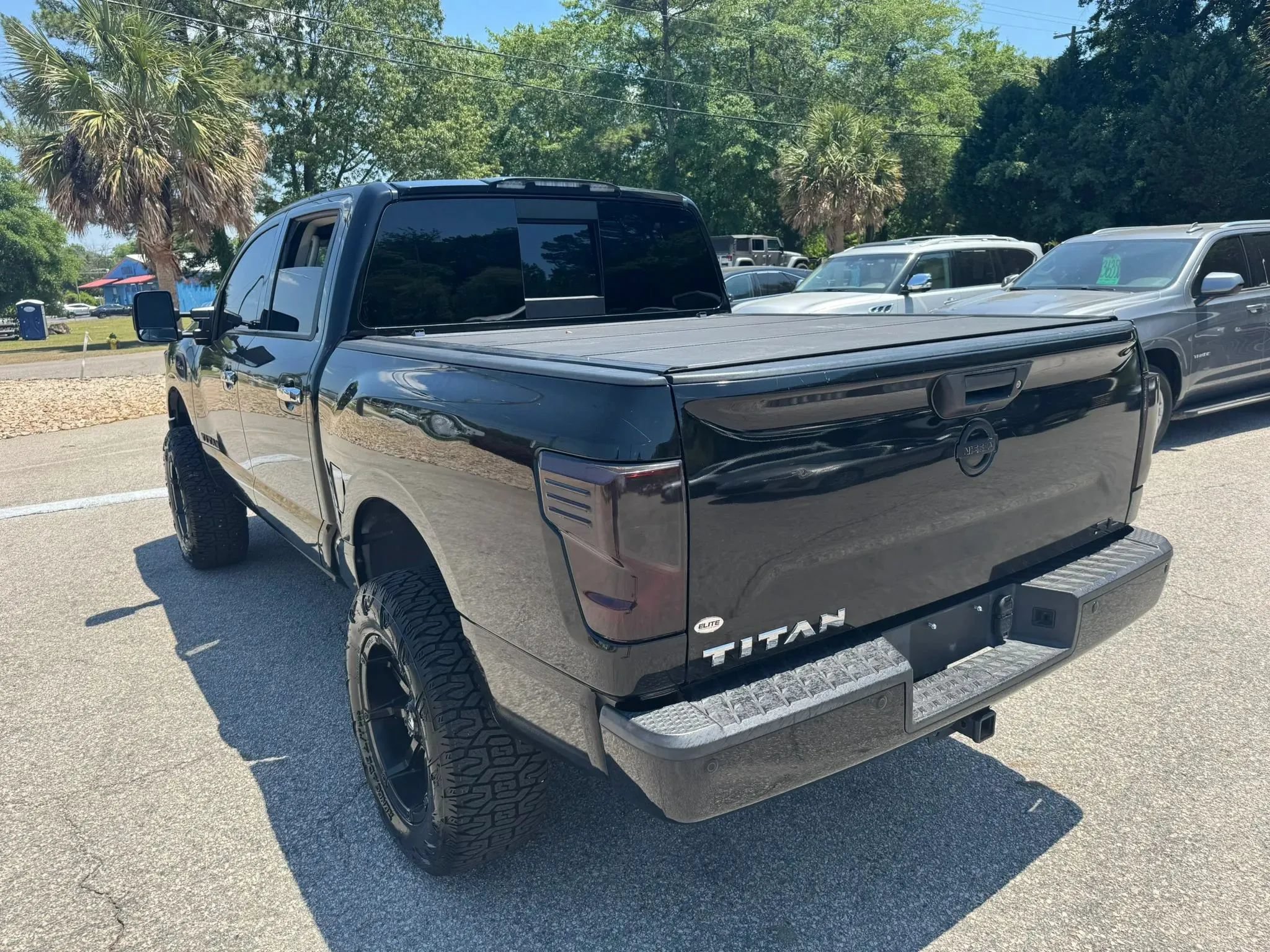 Used 2017 Nissan Titan SL w/ SL Towing Convenience Package RWD image 10