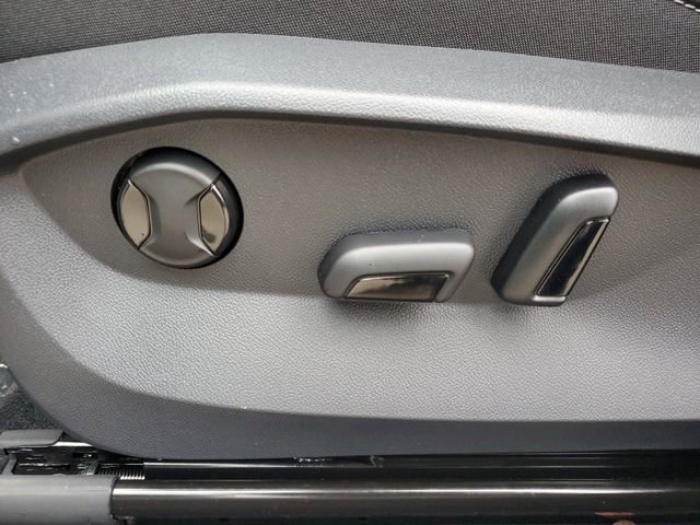 New 2026 Volkswagen Taos SE image 16