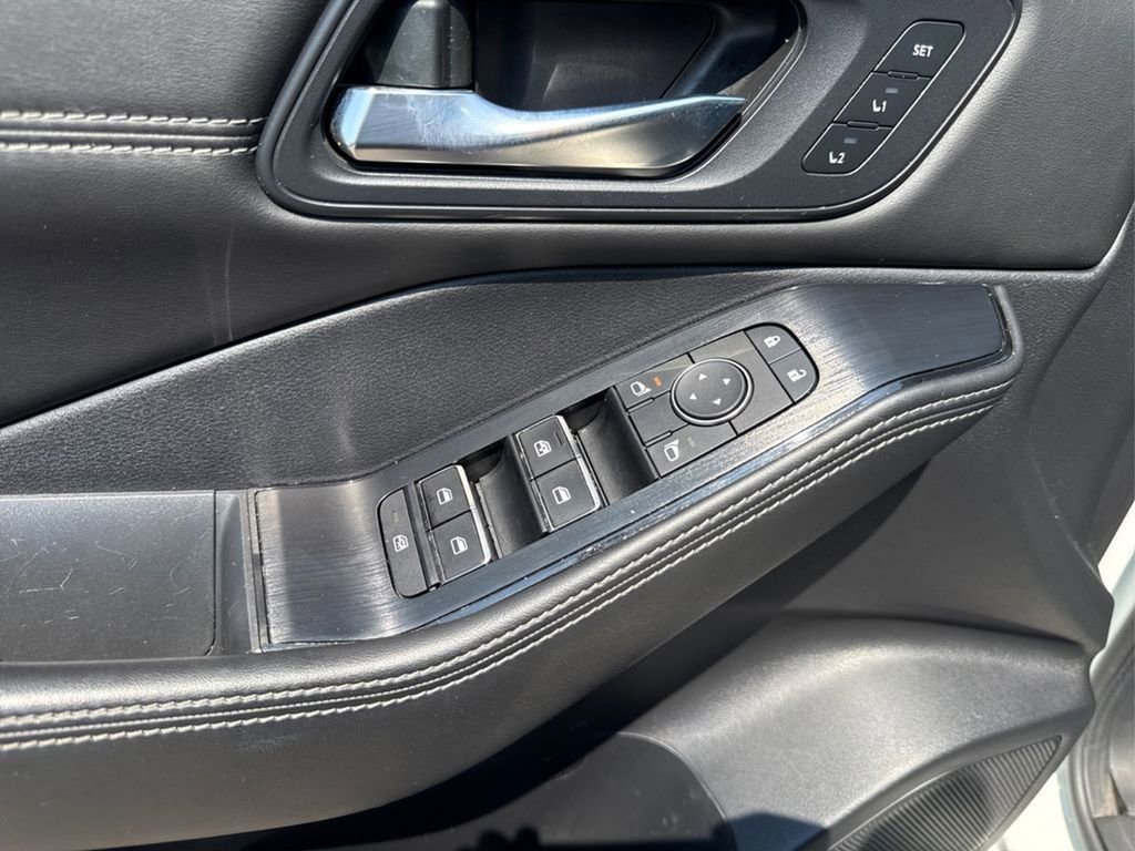 Used 2022 Nissan Rogue SL w/ SL Premium Package image 39