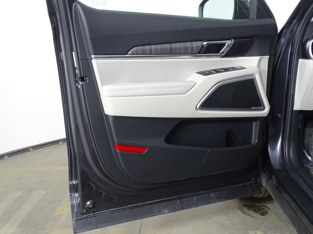 Used 2024 Kia Telluride EX w/ EX Captain's Chair Package image 17