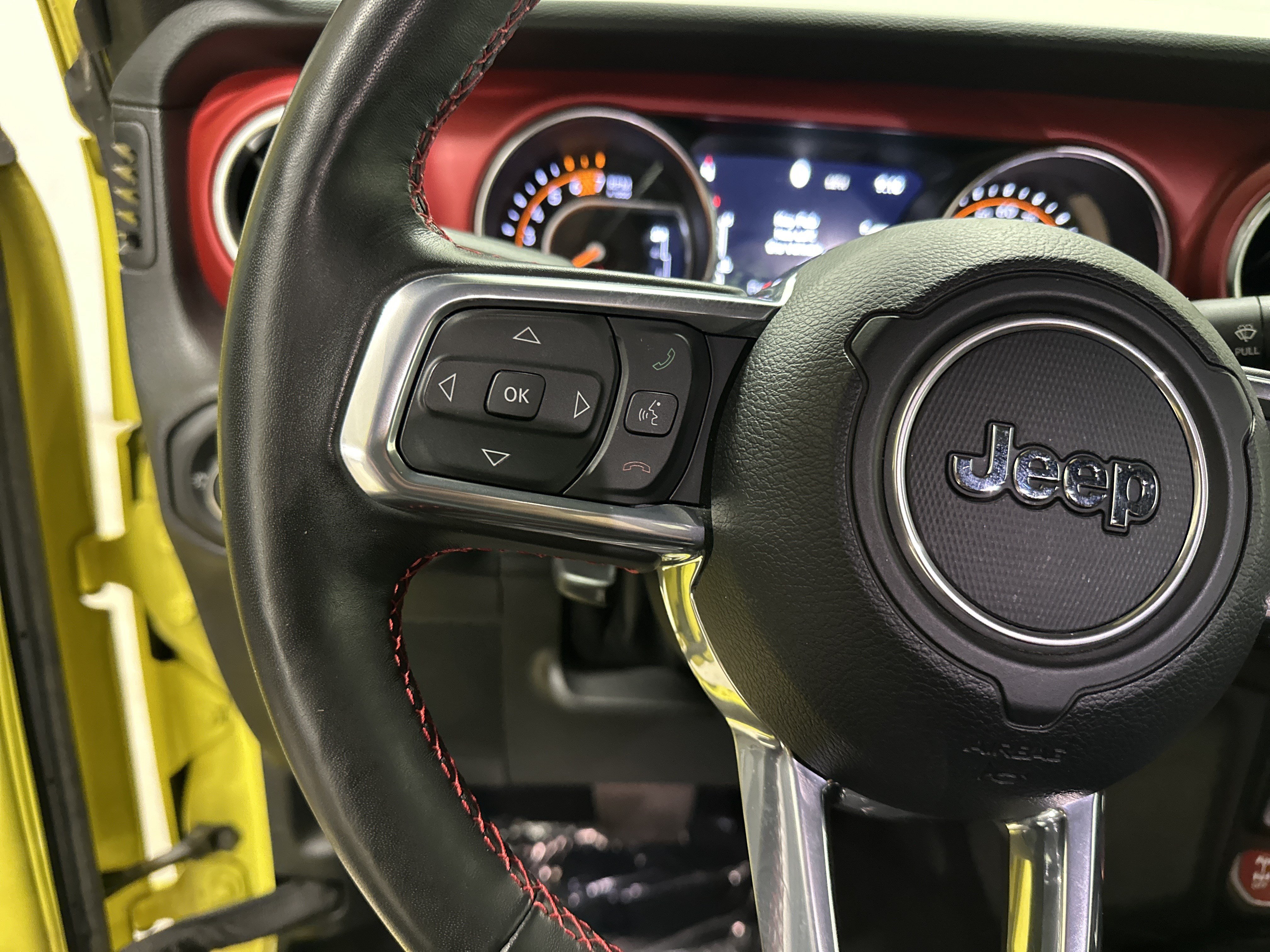 Used 2023 Jeep Wrangler Unlimited Rubicon w/ Safety Group AWD/4WD image 19