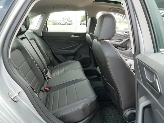 Certified 2023 Volkswagen Jetta SE FWD image 19