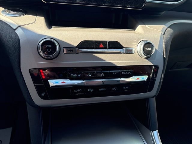 Used 2023 Ford Explorer XLT w/ Equipment Group 202A image 28